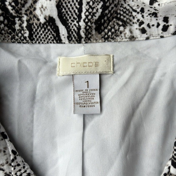 Chicos Cardigan Sz 1 Medium Open Front Snake Print 3/4 Sleeve Black White Casual - Picture 3 of 9